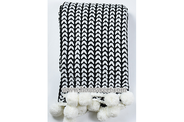  Luxury Knitted Throw With Pom Pom