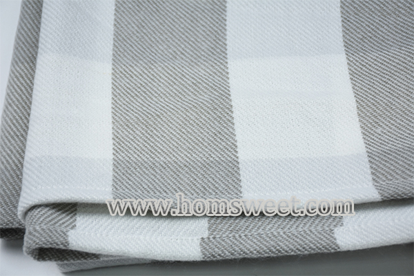  Elegant Woven Throw