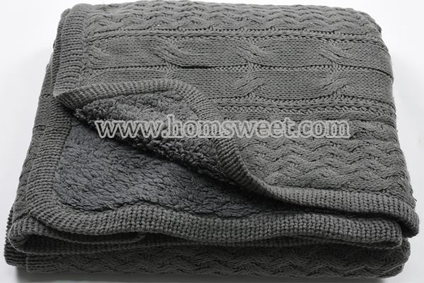 Elegant Knitted Throw With Sherpa