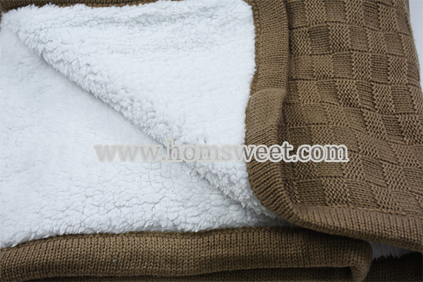 Elegant Knitted Throw With Sherpa