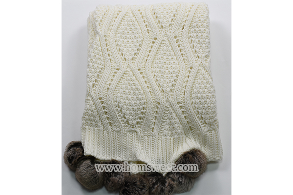  Luxury Knitted Throw With Faux Fur Pom Pom