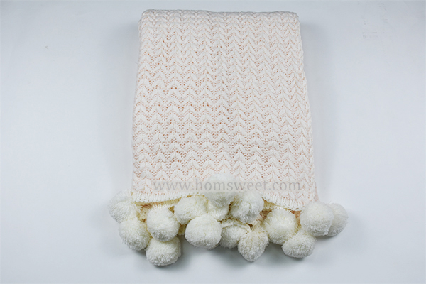  Luxury Knitted Throw With Faux Fur Pom Pom 