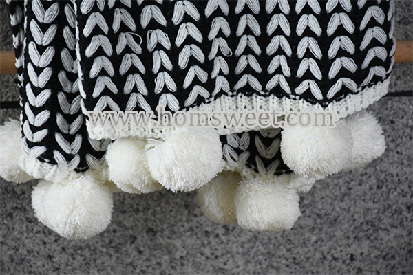  Luxury Knitted Throw With Pom Pom